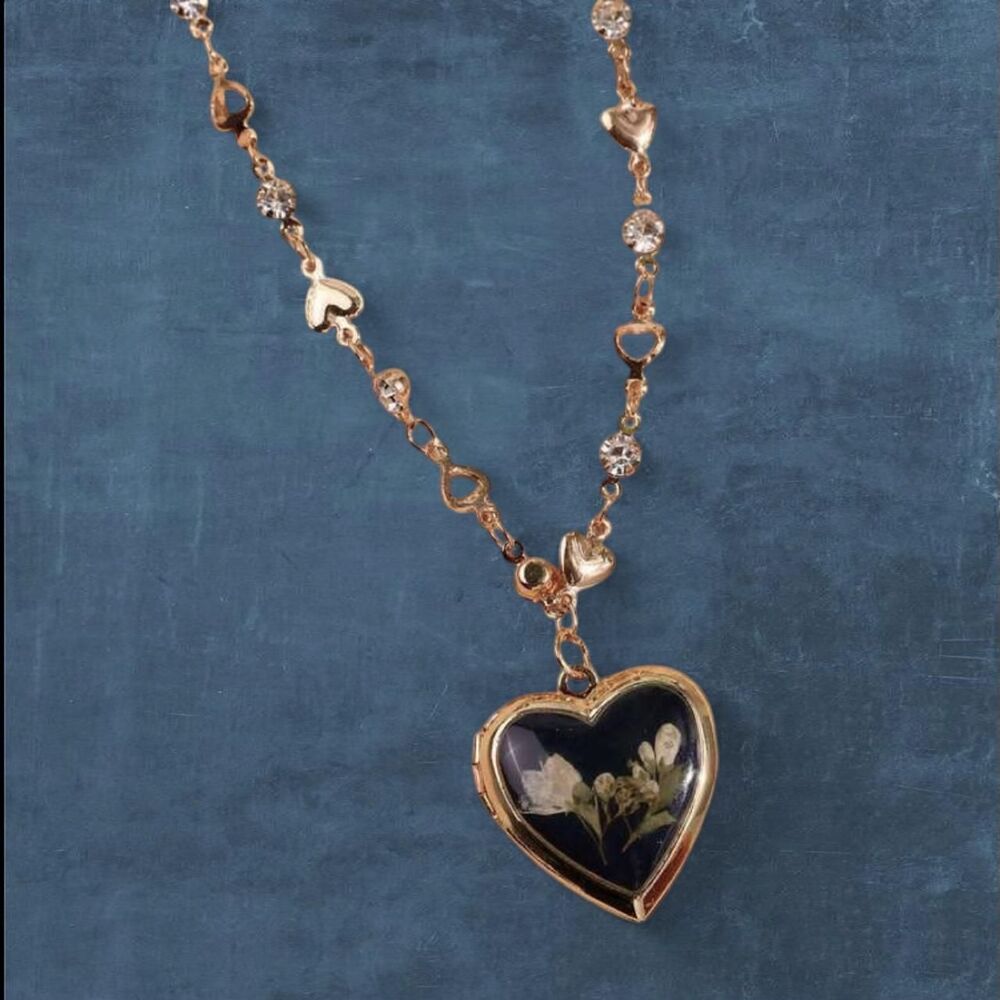 ꧁ᬊᬁ sweetest 90s style dried flower locket pendant necklace ᬊ᭄꧂
